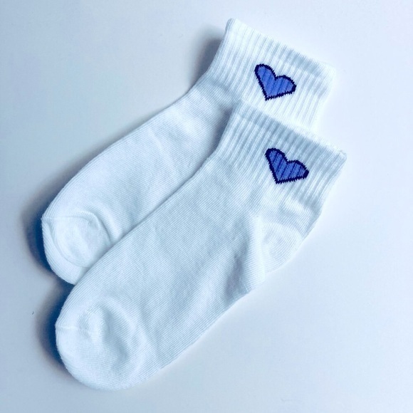 🍒 5/$25 🍒 Women's Ankle Crew Socks with Hearts White & Purple - Picture 1 of 3